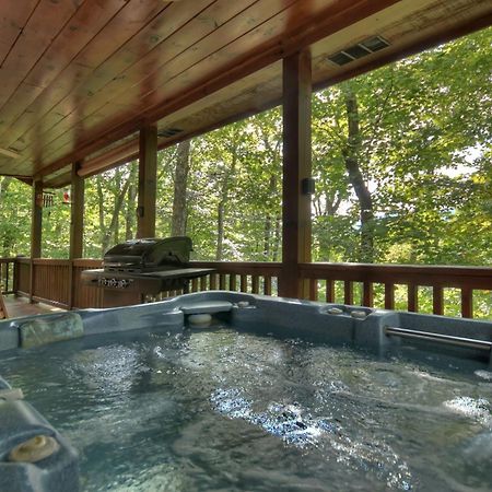 Bearfoot Ridge Wood-Burning Fireplace Cozy Hot Tub Serene Views Ellijay Bagian luar foto