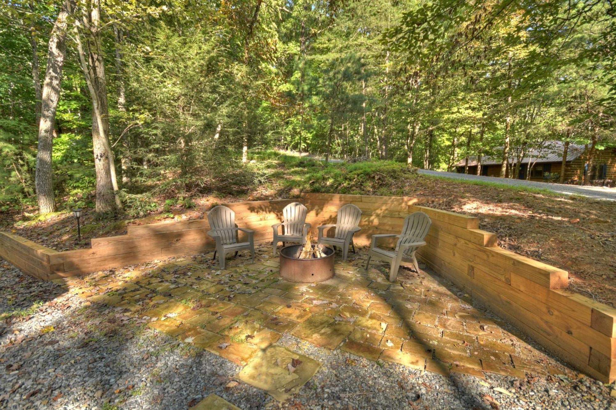 Bearfoot Ridge Wood-Burning Fireplace Cozy Hot Tub Serene Views Ellijay Bagian luar foto