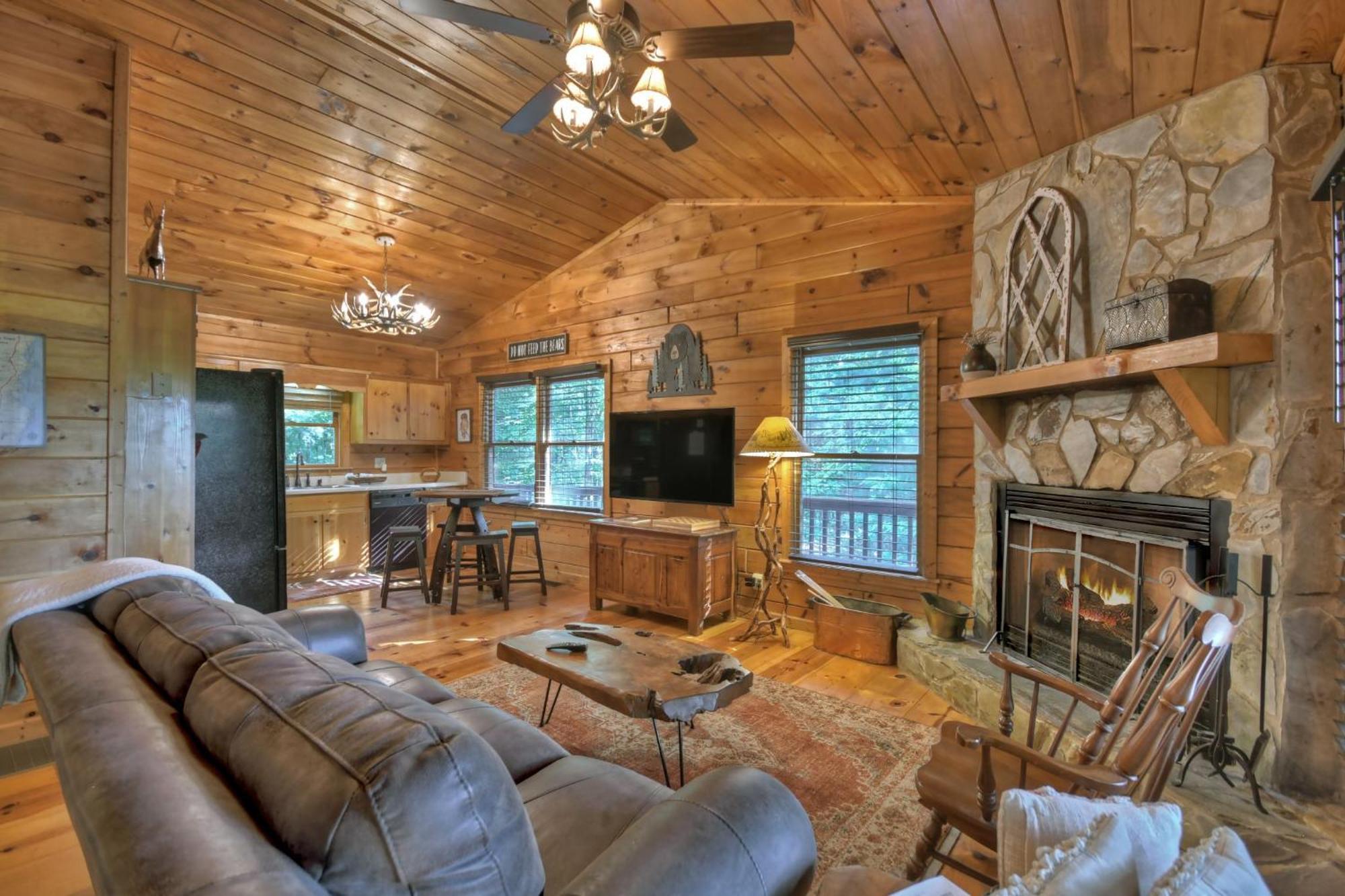 Bearfoot Ridge Wood-Burning Fireplace Cozy Hot Tub Serene Views Ellijay Bagian luar foto
